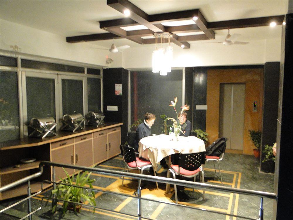 Hotel Crystal Retreat Агра Экстерьер фото