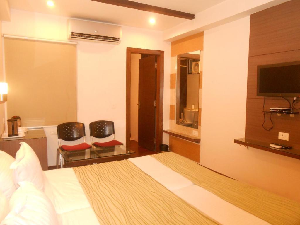 Hotel Crystal Retreat Агра Экстерьер фото