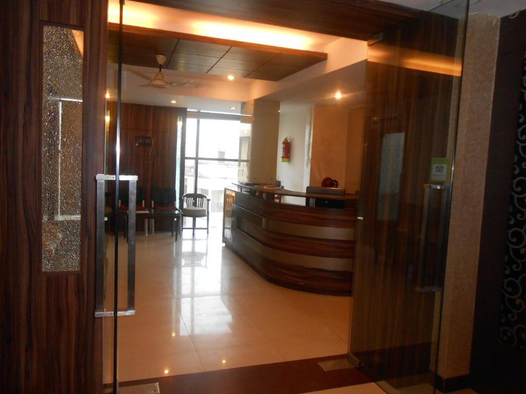 Hotel Crystal Retreat Агра Экстерьер фото