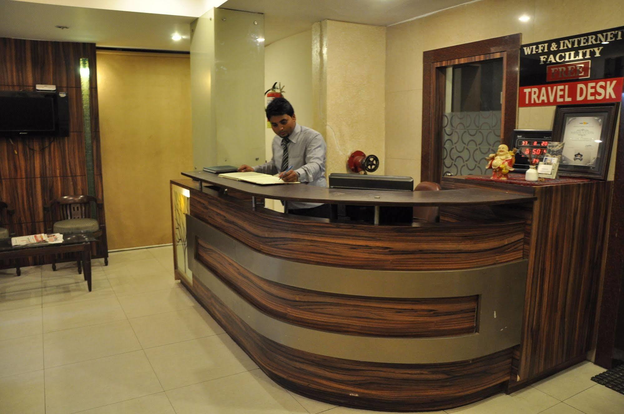 Hotel Crystal Retreat Агра Экстерьер фото