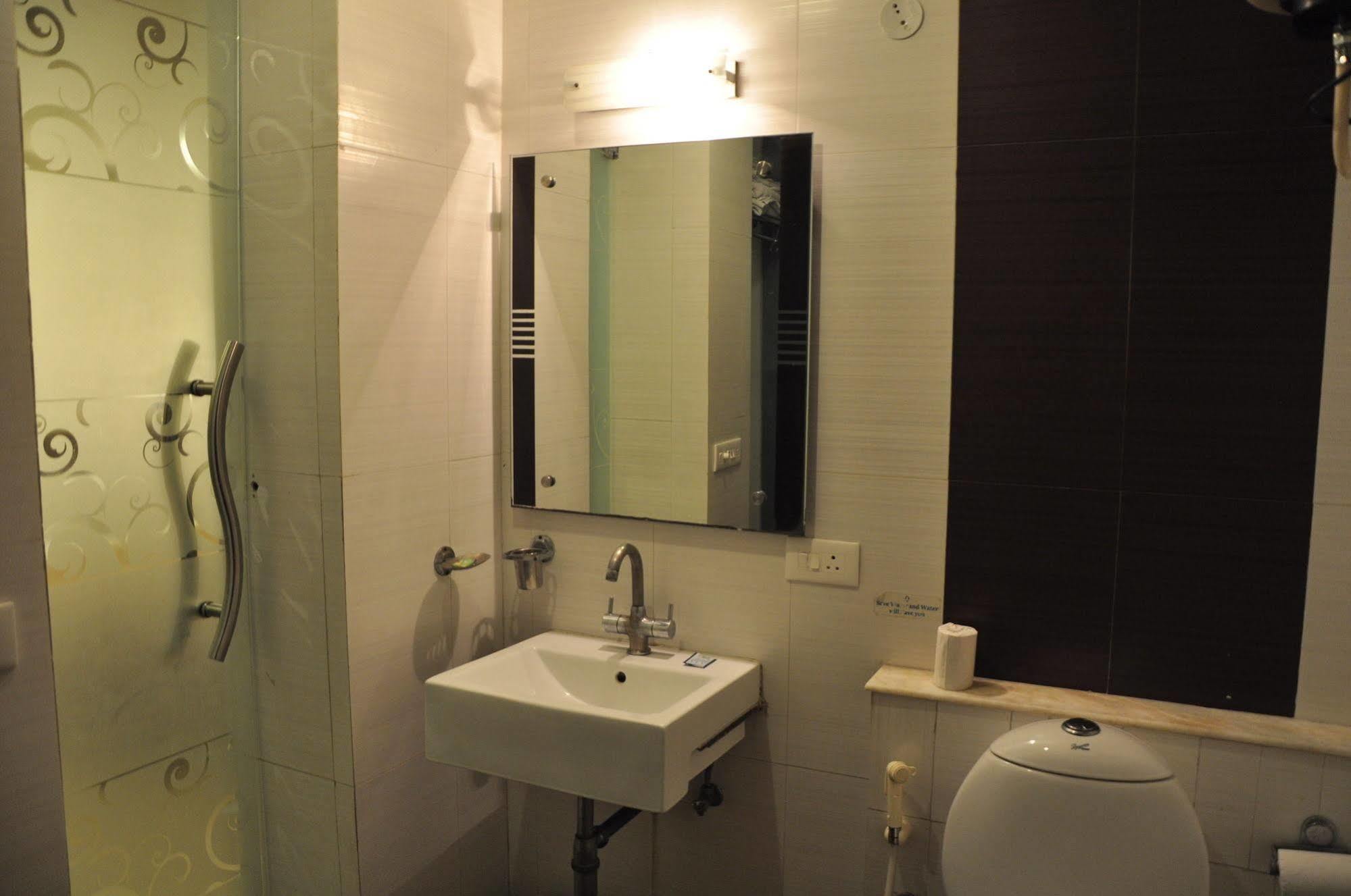 Hotel Crystal Retreat Агра Экстерьер фото